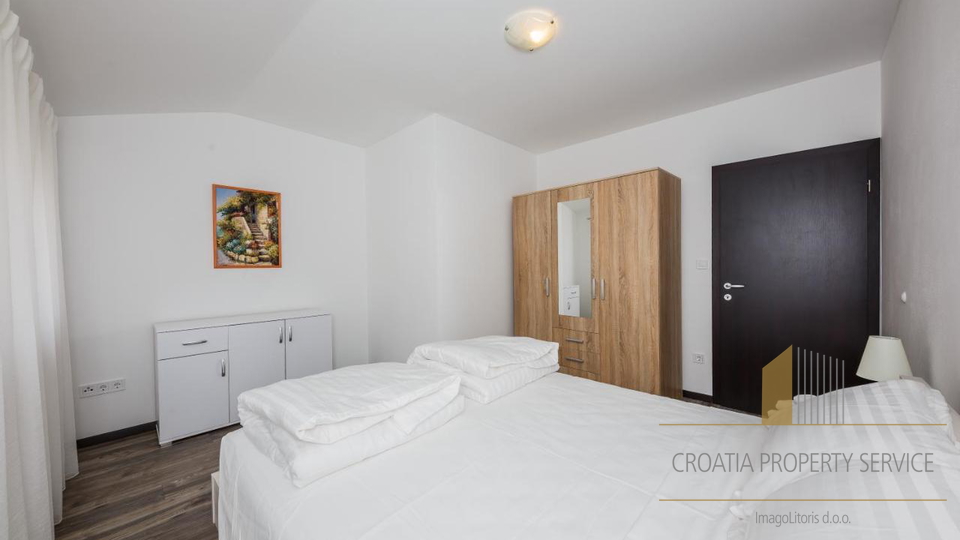 Apartmajska vila s pogledom na morje v Kaštel Gomilici!