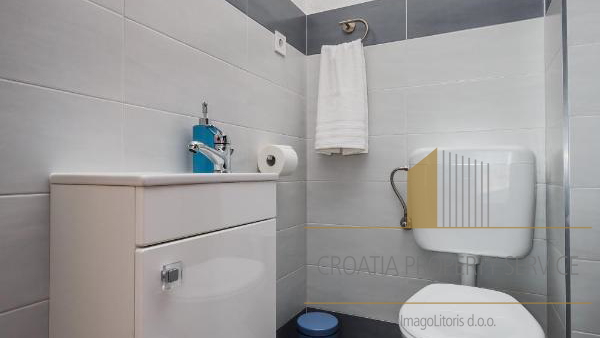 Apartmajska vila s pogledom na morje v Kaštel Gomilici!