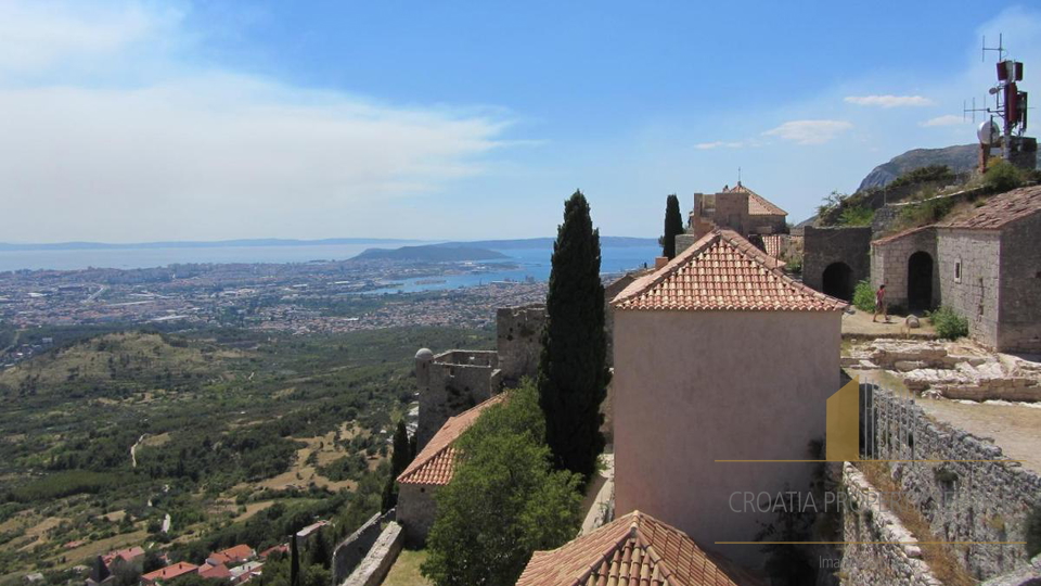 Apartment villa with sea view in Kaštel Gomilica!