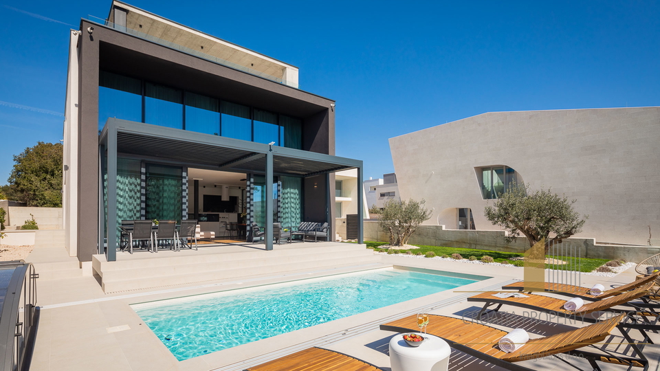 Luxuriöse Villa mit Meerblick in der Umgebung von Zadar!