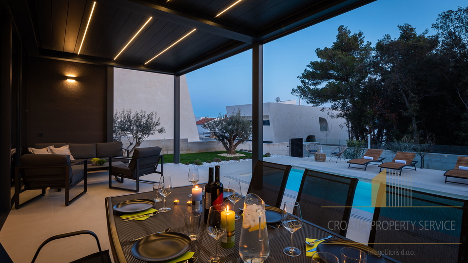 Luxury villa with a sea view in the vicinity of Zadar!