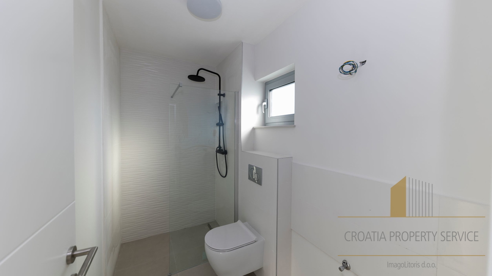 Modern two-story apartment with a roof terrace 45 m from the sea in the vicinity of Zadar!