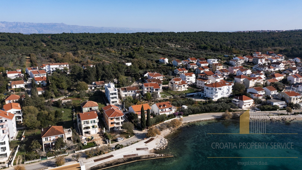 Modern two-story apartment with a roof terrace 45 m from the sea in the vicinity of Zadar!