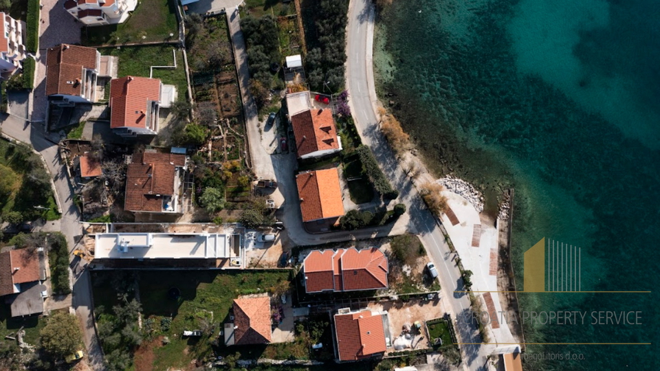 Modern two-story apartment with a roof terrace 45 m from the sea in the vicinity of Zadar!
