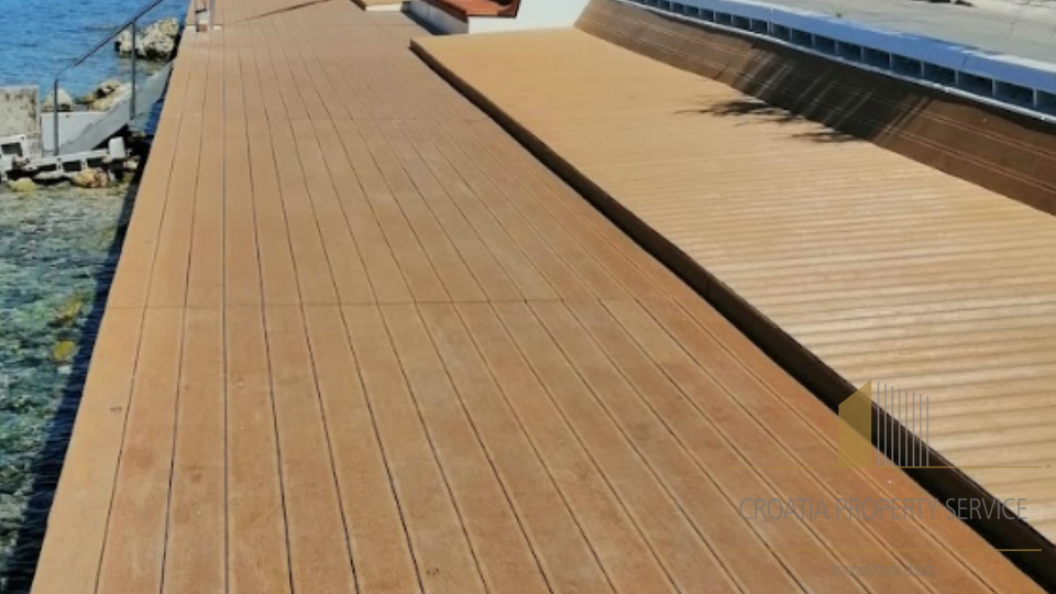 Modern two-story apartment with a roof terrace 45 m from the sea in the vicinity of Zadar!