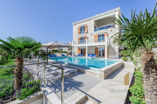 Luxury stone villa in an attractive position 50 m from the sea in Rogoznica!