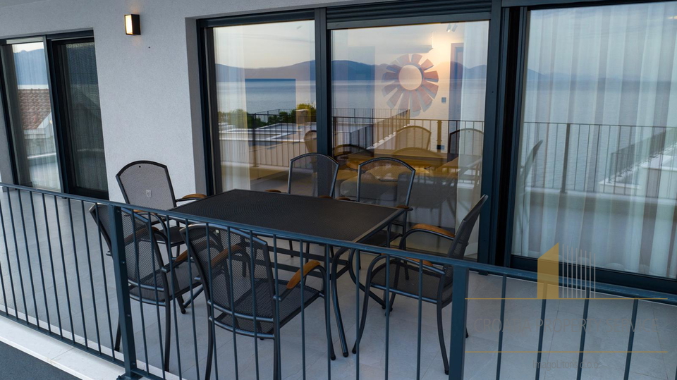 Ekskluzivni penthouse prvi red do mora na otoku Hvaru!