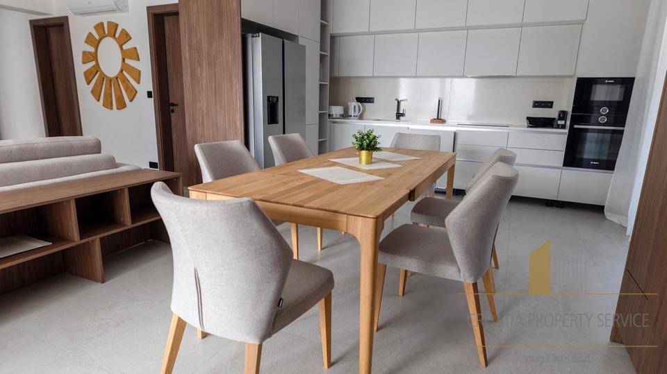 Ekskluzivni penthouse prvi red do mora na otoku Hvaru!