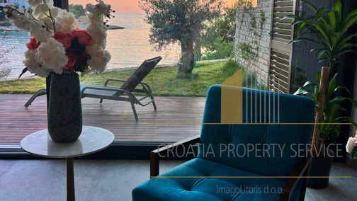 Seven luxurious villas in a fantastic location by the sea in Primošten!