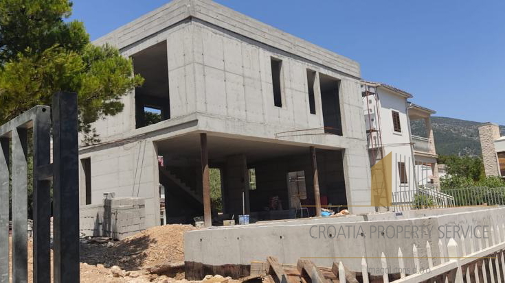 Villa con piscina in costruzione a 100 m dal mare a Bol, sull'isola di Brač!