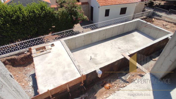 Villa con piscina in costruzione a 100 m dal mare a Bol, sull'isola di Brač!