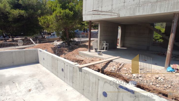 Villa con piscina in costruzione a 100 m dal mare a Bol, sull'isola di Brač!