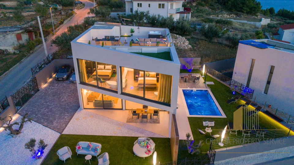 A modern villa with a sea view in the vicinity of Split!