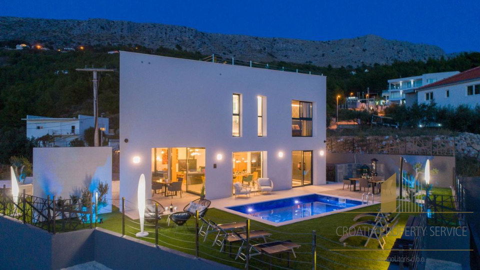 A modern villa with a sea view in the vicinity of Split!