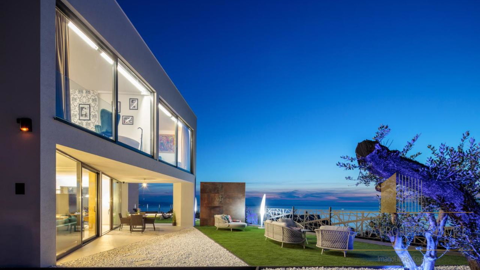 A modern villa with a sea view in the vicinity of Split!