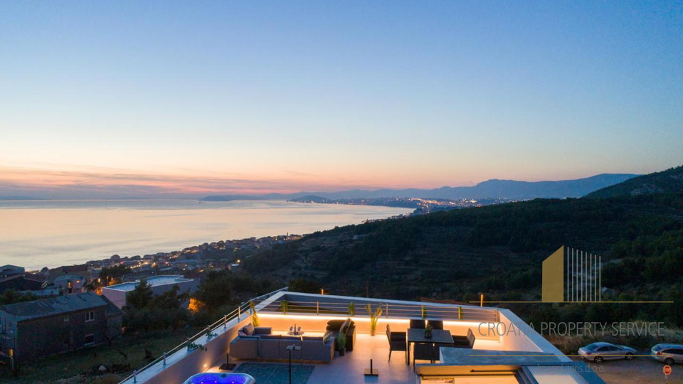 A modern villa with a sea view in the vicinity of Split!