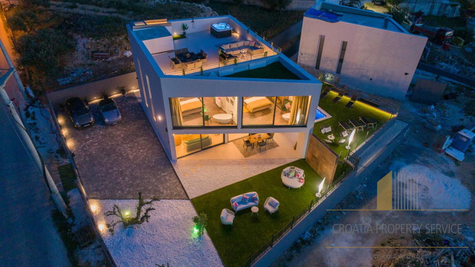 A modern villa with a sea view in the vicinity of Split!