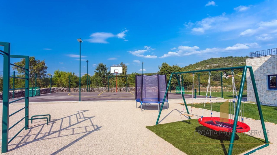 Ein schönes modernes Haus mit Swimmingpool in der Nähe von Split!