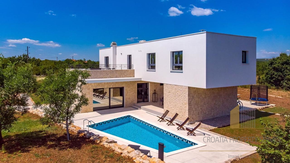 Ein schönes modernes Haus mit Swimmingpool in der Nähe von Split!