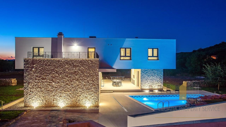 A beautiful modern villa with a swimming pool in the vicinity of Split!