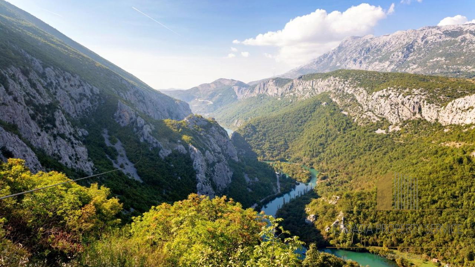 Prekrasna moderna vila sa bazenom u okolici Splita!