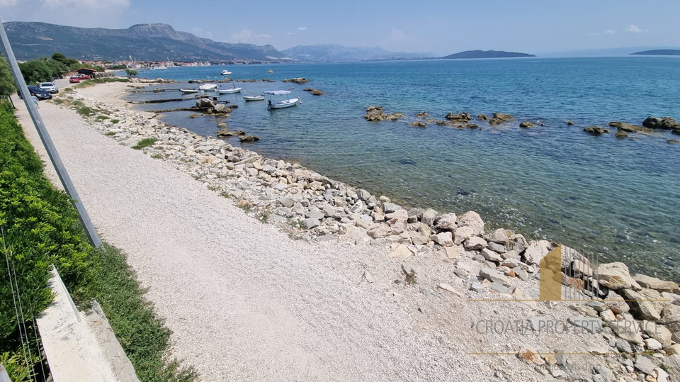 Čudovita hiša z bazenom ob plaži v Kaštel Štafiliću!