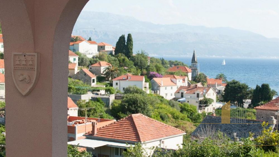 Predivna mediteranska vila s pogledom na more u Splitskoj na otoku Braču!