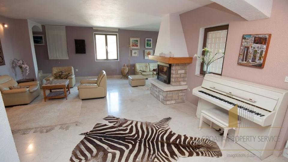 Beautiful  Mediterranean villa with a sea view in Splitska on the island of Brač!