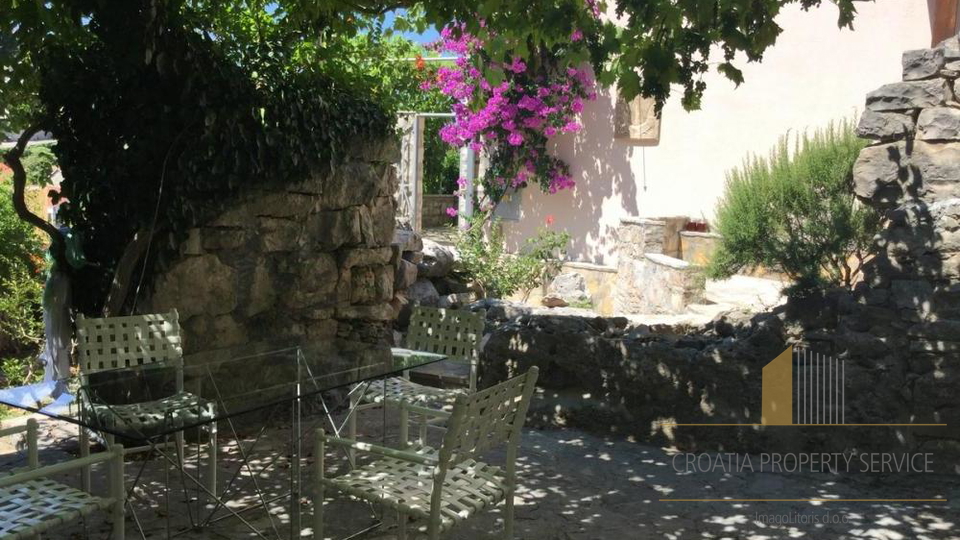 Beautiful  Mediterranean villa with a sea view in Splitska on the island of Brač!