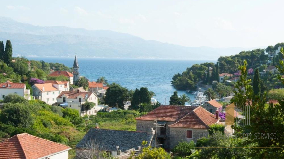 Predivna mediteranska vila s pogledom na more u Splitskoj na otoku Braču!