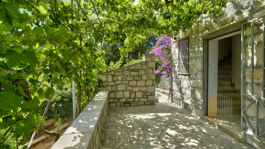 Beautiful  Mediterranean villa with a sea view in Splitska on the island of Brač!