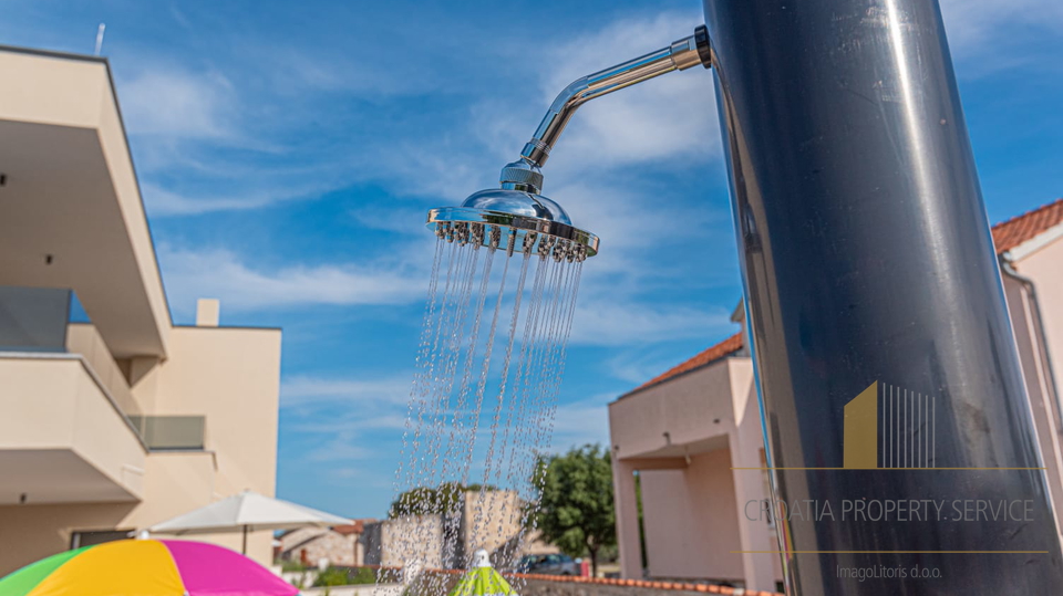 Luxus-Doppelhaushälfte mit Swimmingpool in der Nähe von Šibenik!