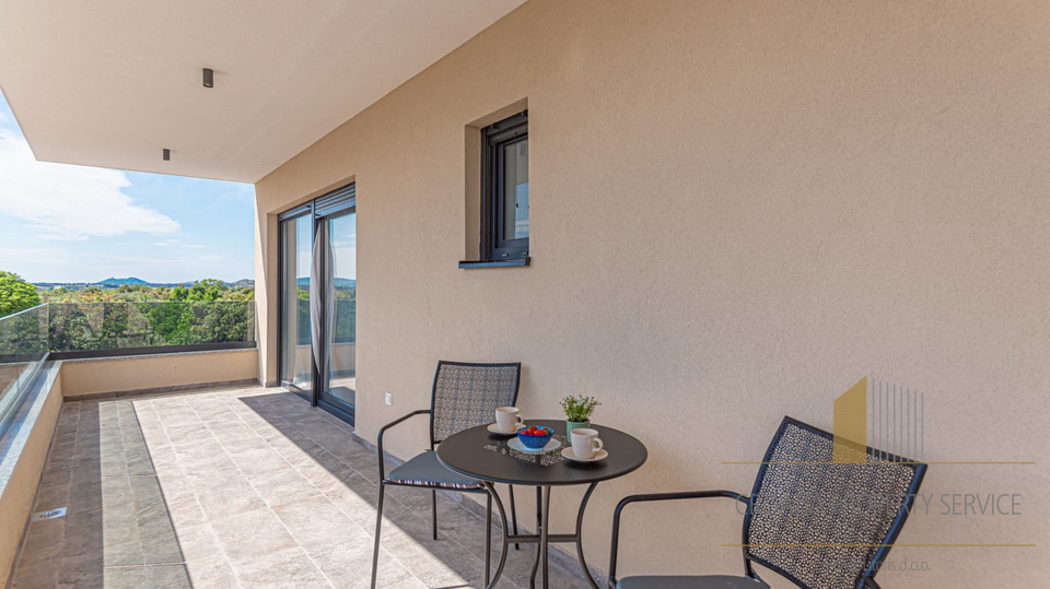 Luxury semi-detached house with swimming pool in the vicinity of Šibenik!