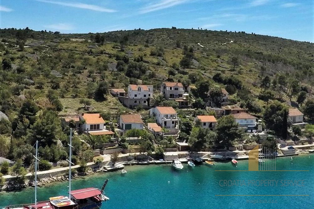 Attraktives Apartmenthaus in zweiter Reihe zum Meer in Bobovišće auf der Insel Brač!