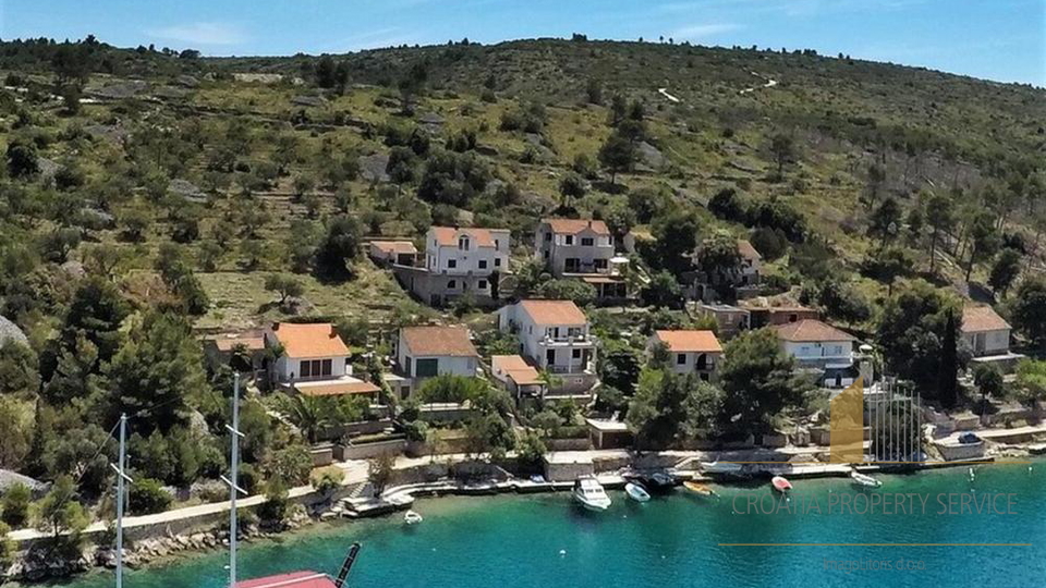 Attraktives Apartmenthaus in zweiter Reihe zum Meer in Bobovišće auf der Insel Brač!