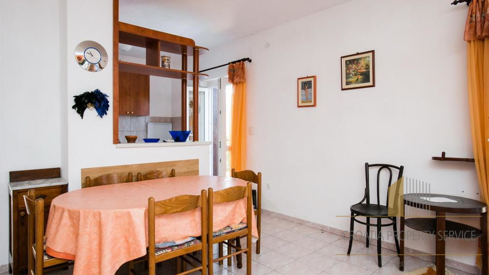 Attraktives Apartmenthaus in zweiter Reihe zum Meer in Bobovišće auf der Insel Brač!