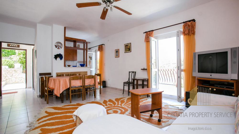 Attraktives Apartmenthaus in zweiter Reihe zum Meer in Bobovišće auf der Insel Brač!