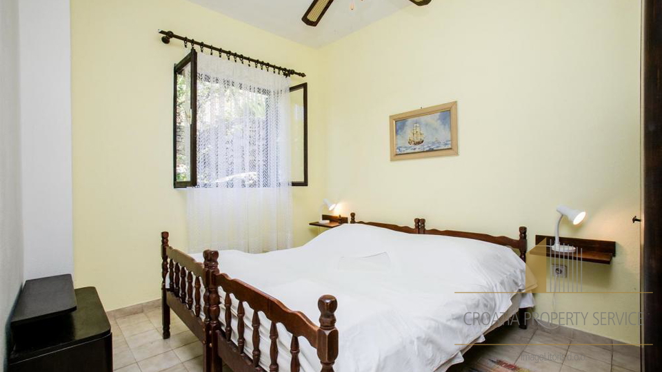 Attraktives Apartmenthaus in zweiter Reihe zum Meer in Bobovišće auf der Insel Brač!