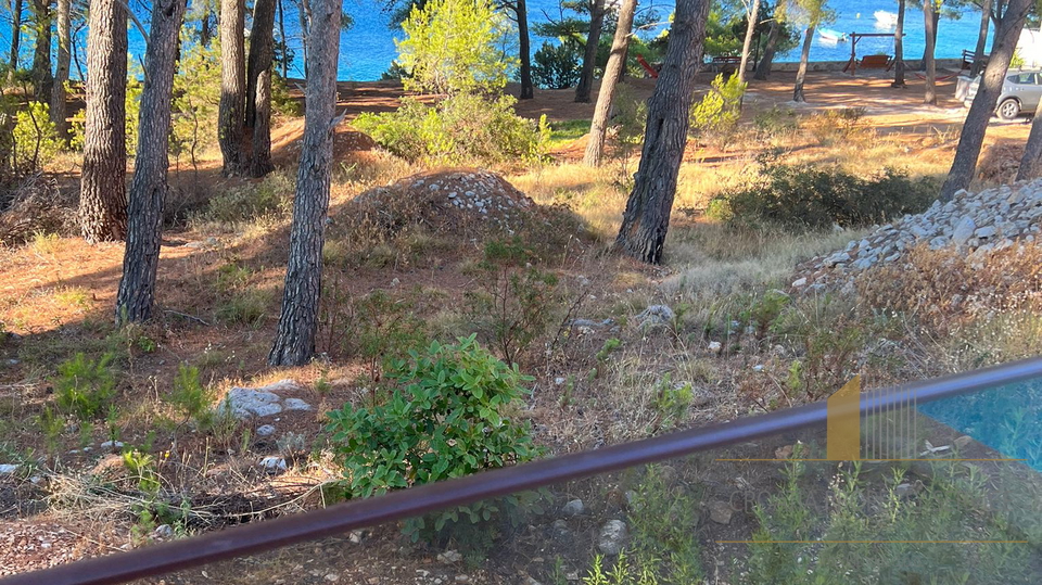 Apartment in attraktiver Lage, zweite Reihe am Meer auf der Insel Hvar!