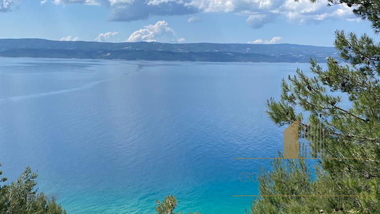 Tolles Grundstück direkt am Meer an der Riviera von Omis am Strand