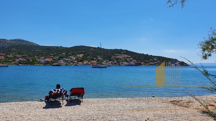 Luksuzna dizajnerska vila s pogledom na morje v Vinišću!