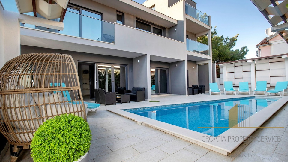 Beautiful luxury villa 50 m from the sea in the center of Rogoznica!