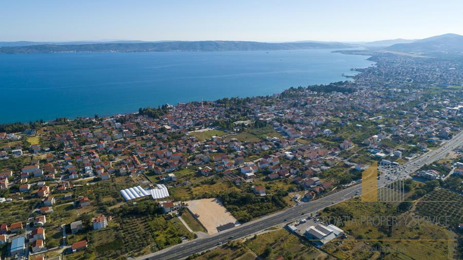 BUILDING LAND PLOT ON A GREAT LOCATION IN ONE OF THE KAŠTELA