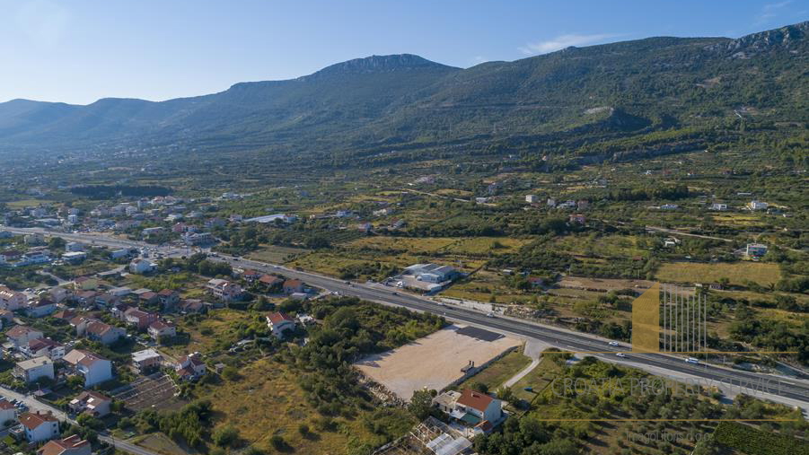 BUILDING LAND PLOT ON A GREAT LOCATION IN ONE OF THE KAŠTELA