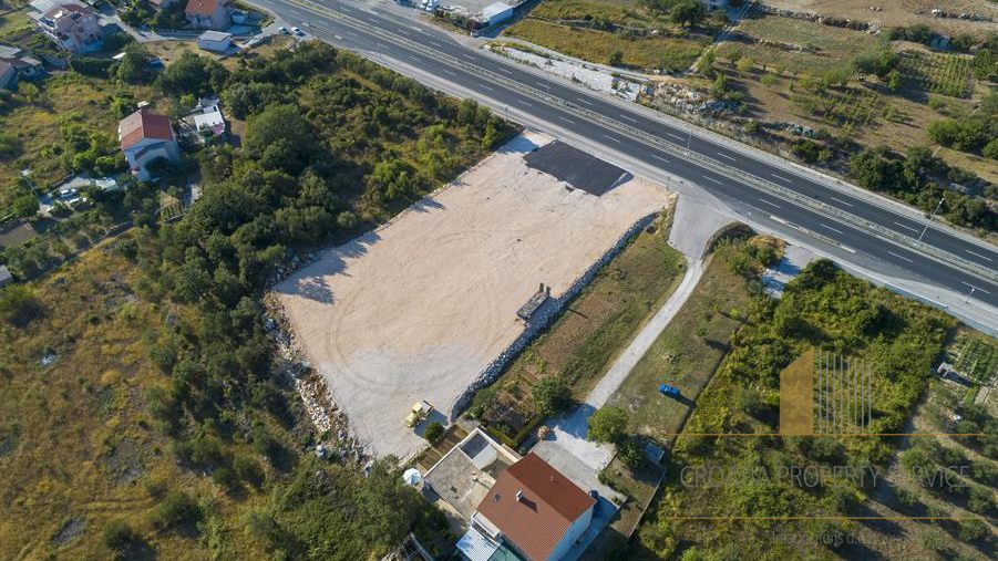 BUILDING LAND PLOT ON A GREAT LOCATION IN ONE OF THE KAŠTELA