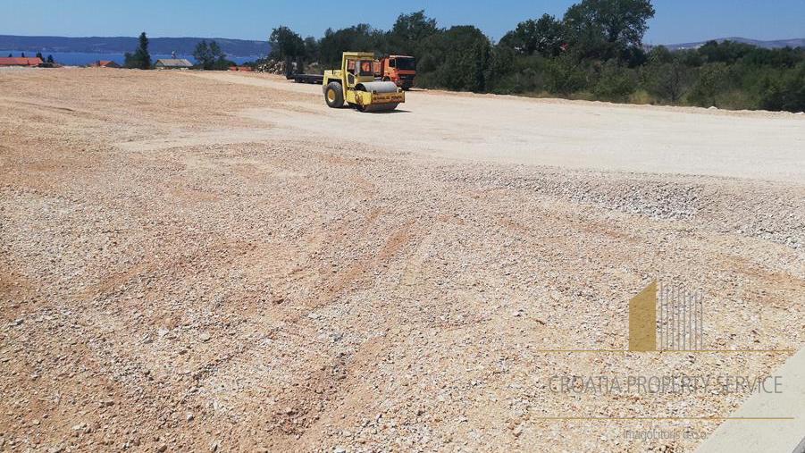 GRAĐEVINSKO ZEMLJIŠTE NA ODLIČNOJ LOKACIJI U KAŠTELIMA