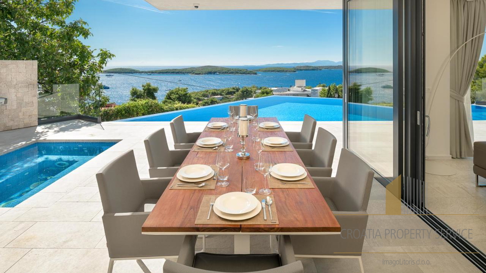 Elegant villa in a prestigious location in the center of Hvar!