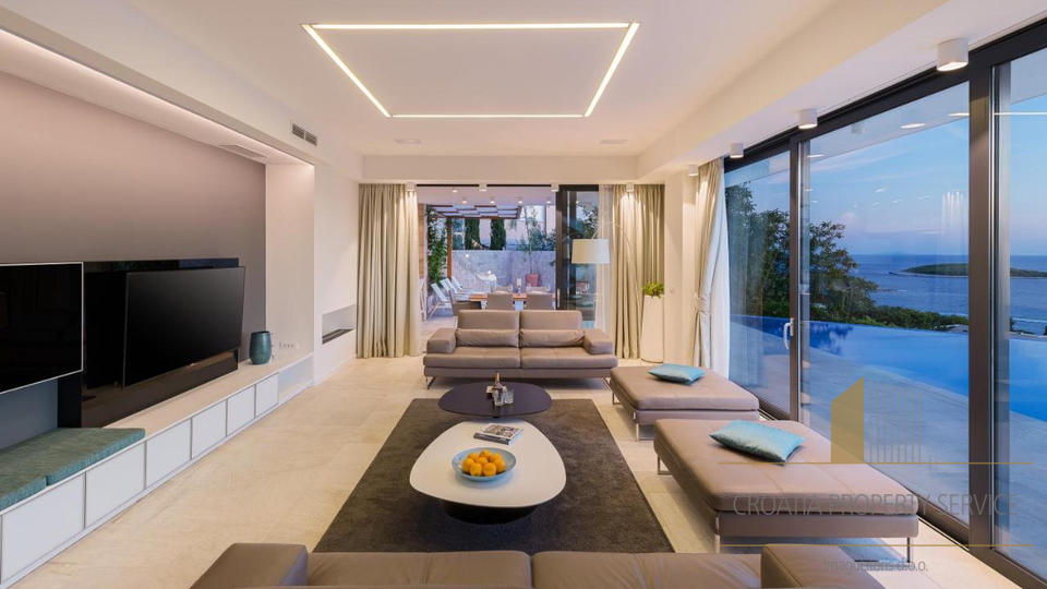 Elegant villa in a prestigious location in the center of Hvar!