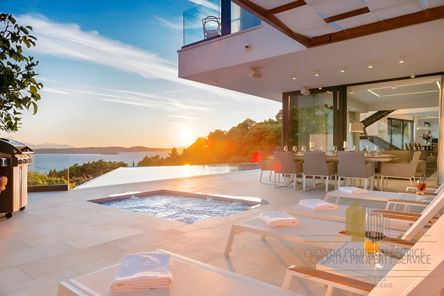 Elegante Villa in prestigeträchtiger Lage im Zentrum von Hvar!