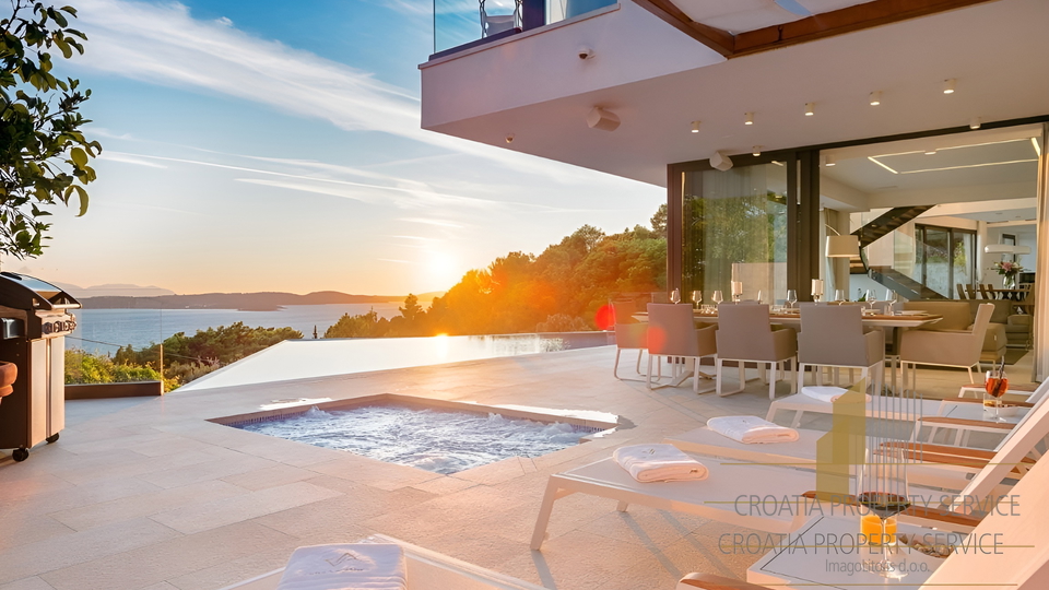 Elegant villa in a prestigious location in the center of Hvar!